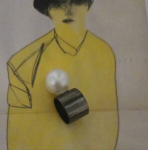 Topshop RARE Pearl Ring graphite band